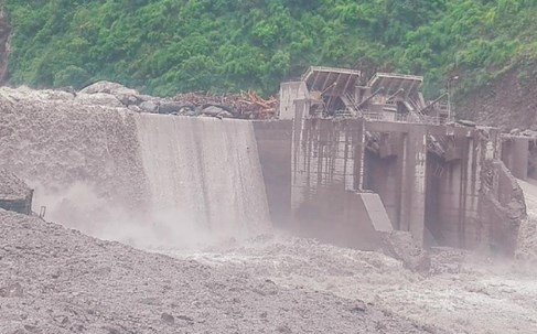 रसुवाको बाढीमा जलविद्युत् आयोजनाका अझै ९०९ जना सम्पर्कविहीन, कुनमा कति क्षति ?