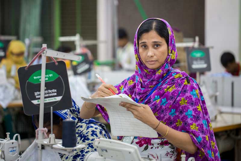 अमेरिकाद्वारा ३५% कर लगाइएपछि प्रमुख गार्मेन्ट उत्पादक बङ्गलादेशले सम्झौताको खोजी गर्दै