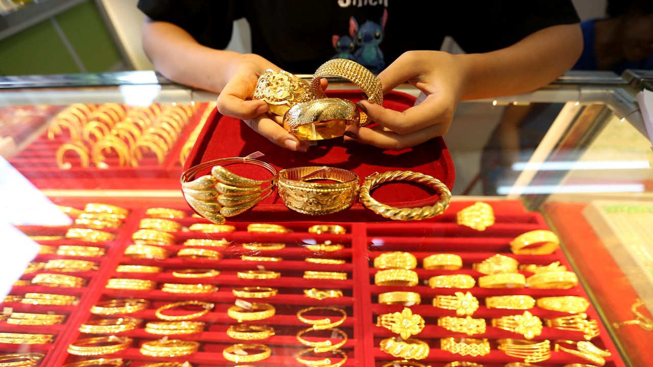 India raises import tax on gold to 12.5% from 7.5% in surprise move