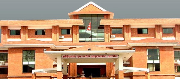 तत्कालीन राजश्व अनुसन्धान विभागका महानिर्देशक झलकराम अधिकारीविरुद्ध भष्ट्राचार मुद्दा