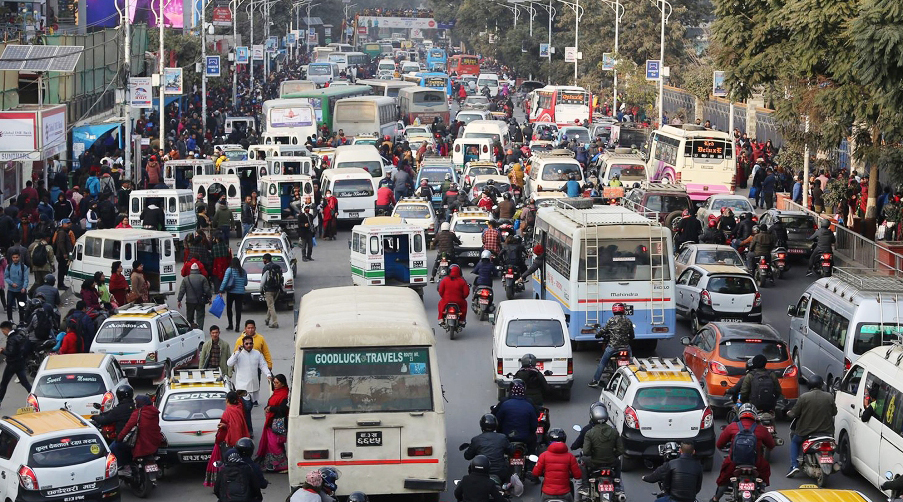 सरकारले सार्वजनिक यातायातको भाडा २ प्रतिशतले घटायो