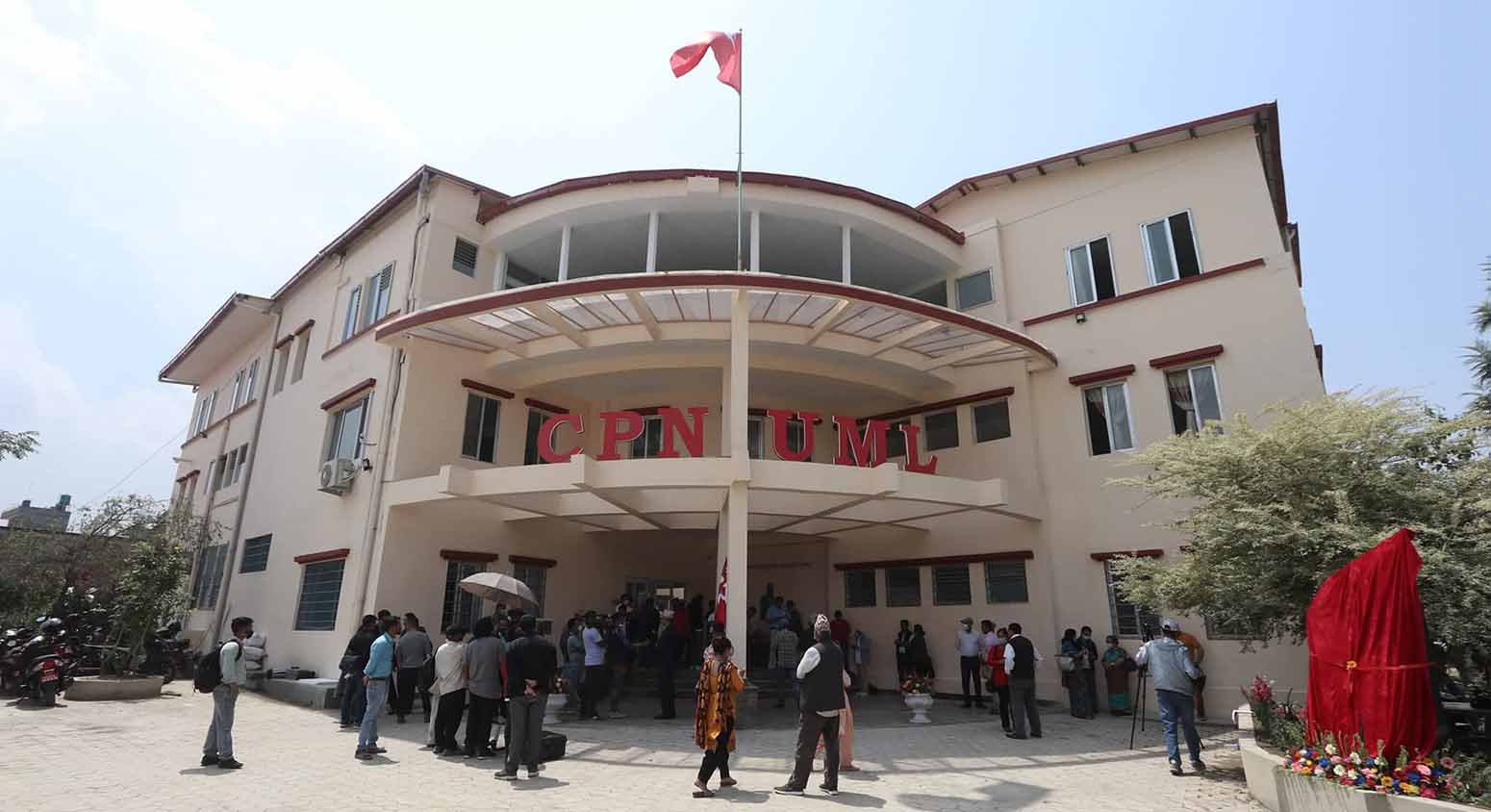 विष्णु पौडेल पक्राउ परेपछि एमालेको आकस्मिक बैठक, राजनीतिक प्रतिवाद गर्ने तयारी