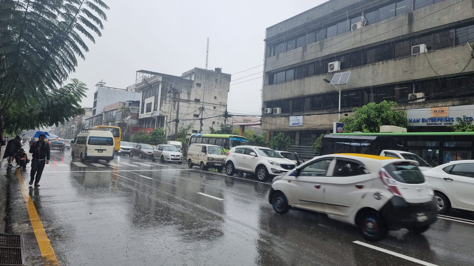 Weather system bringing rain shifts towards east, precipitation starting from western parts