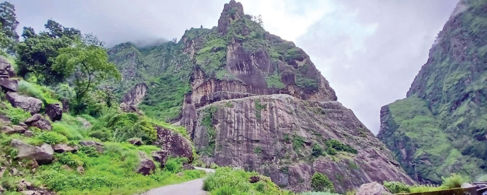 Local authority closes Besisahar-Chame roadway at night