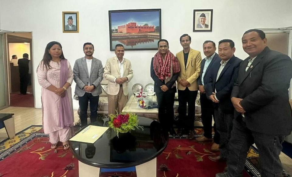 लगानीकर्ताले भेटे गभर्नरलाई, पूँजी बजारमा लगाइएको नीतिगत वाधा फुकाउन माग
