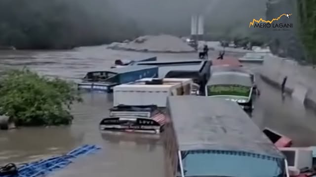बाढीले टिमुरे सुक्खा बन्दरगाह क्षेत्रमा एक सयभन्दा बढी गाडी बगायो