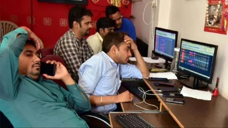 अमेरिकाले ५० प्रतिशत कर लगाउने भएपछि भारतीय शेयर बजारमा भुईचालो