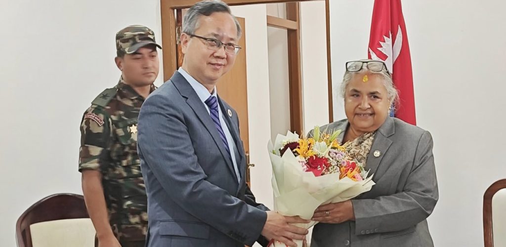 चिनियाँ राजदूत चेन सोङले प्रधानमन्त्री शुशीला कार्कीलाई भेटेर दिए बधाइ