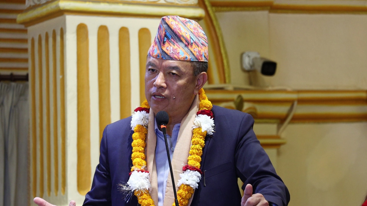 Travel restrictions imposed on outgoing police chief Khapung
