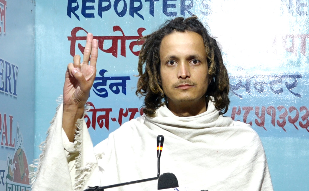 १० सेकेण्डमै सकिएकाे अनौठो पत्रकार सम्मेलन