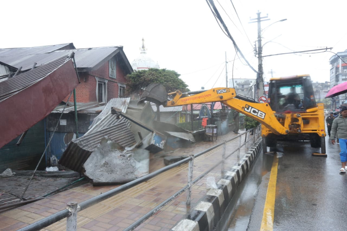 थापाथली क्षेत्रमा महानगरको डोजर