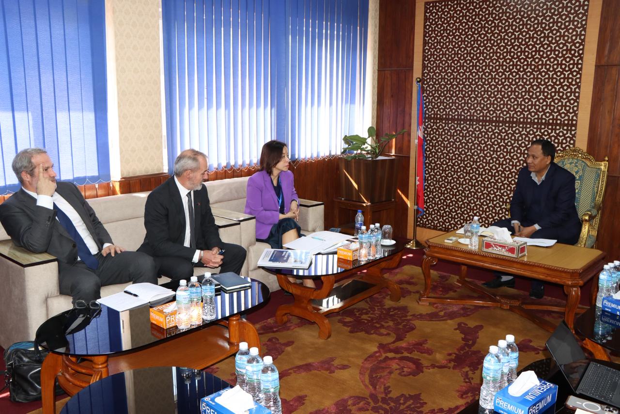 दूधकोशी जलविद्युत आयोजनाको वित्तीय व्यवस्थापन तत्काल टुंगो लगाउन मन्त्री कुलमान घिसिङको एडिबीलाई आग्रह