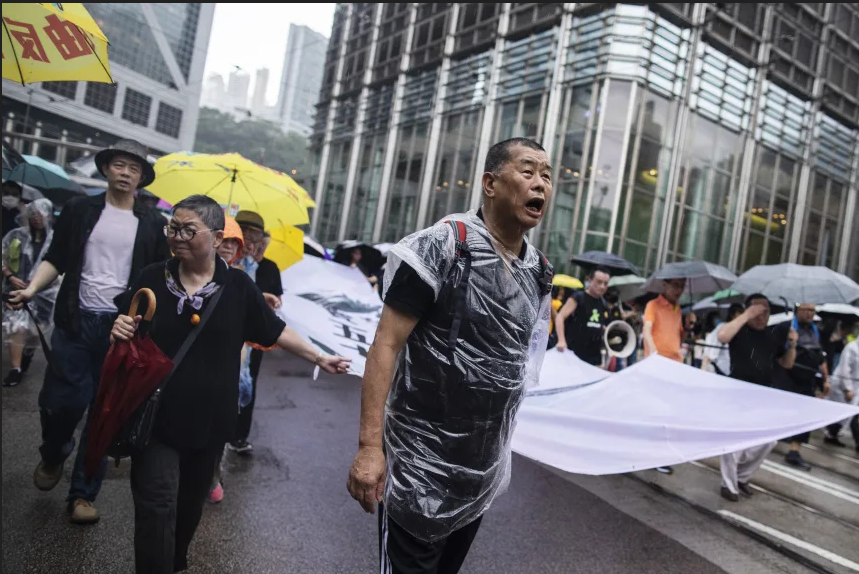 चीनको आलोचना गरेका हङकङका मिडिया टाइकुन जिमी लाइलाई २० वर्षको जेल सजाय