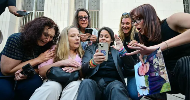 सामाजिक सञ्जालको लतका कारण मानसिक क्षति पुगेको भन्दै एक युवतीले जितिन् मेटा र युट्युबविरुद्ध ८० करोडको मुद्दा