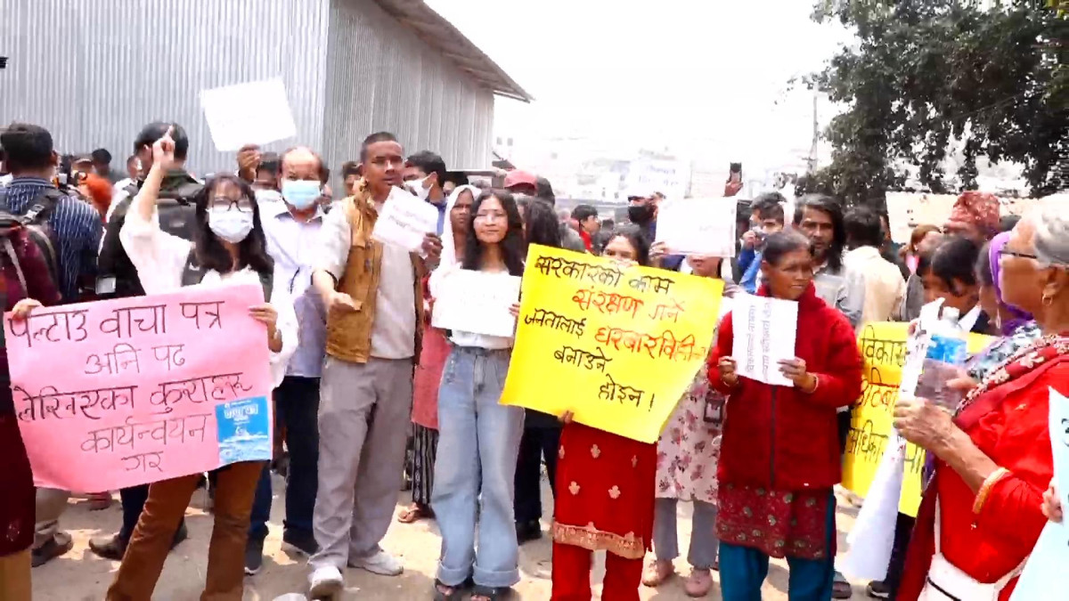 सुकुम्वासी बस्ती खाली गराउने निर्णयविरुद्ध चर्का नाराबाजीसहित प्रदर्शन