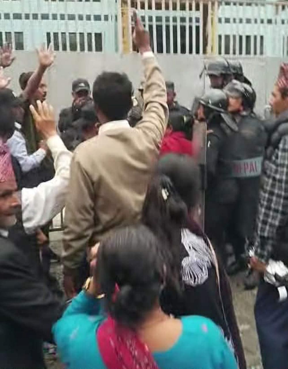 प्रिमियम आईपीओको विरोधमा स्थानीयले बन्द गराए लिखु नदीका तीनवटा जलविद्युत् आयोजना, दैनिक ४ करोड बढीको क्षति