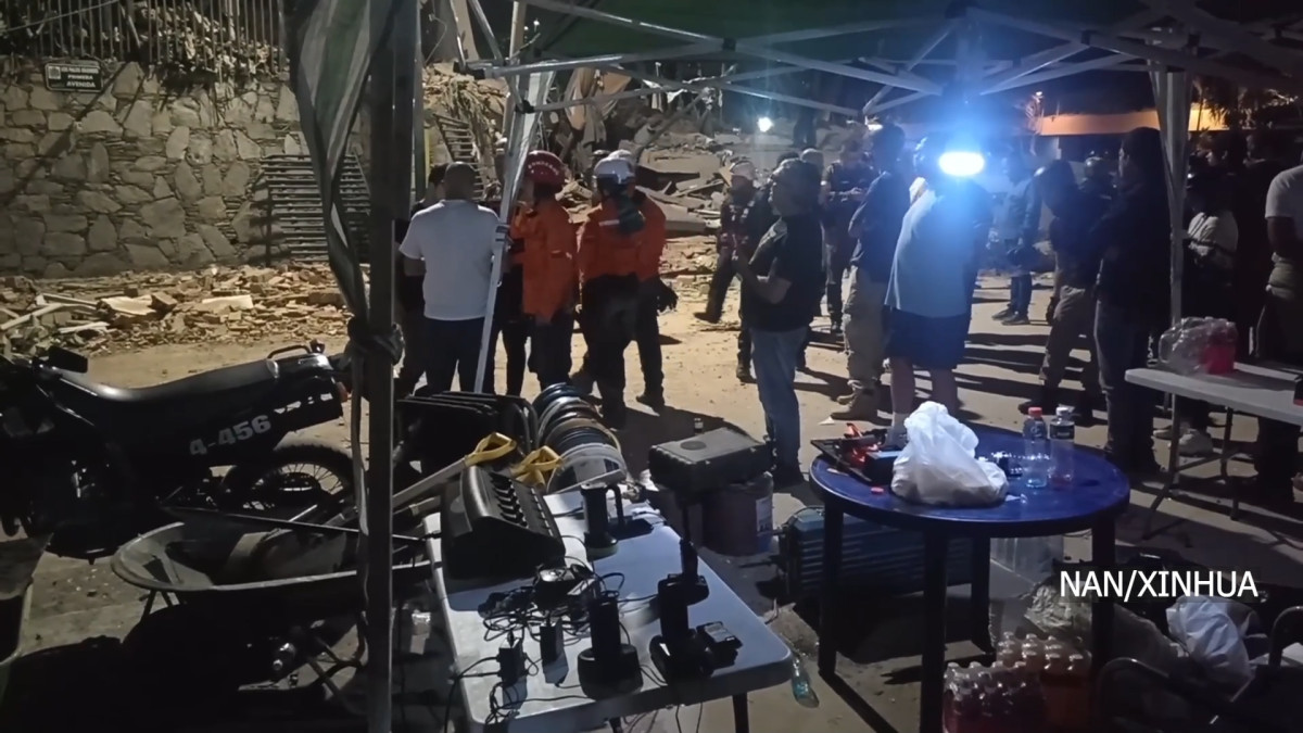 Venezuelans search for survivors after quakes kill at least 235
