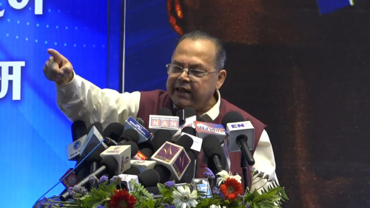 अनाडीहरूबाट संविधान संशोधन हुन सक्दैनः पूर्वप्रधानमन्त्री खनाल
