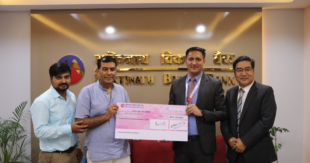 मुक्तिनाथ विकास बैंकद्वारा विद्यार्थीहरुका लागि ल्याइएको मिड–डे मील कार्यक्रमलाई सहयोग