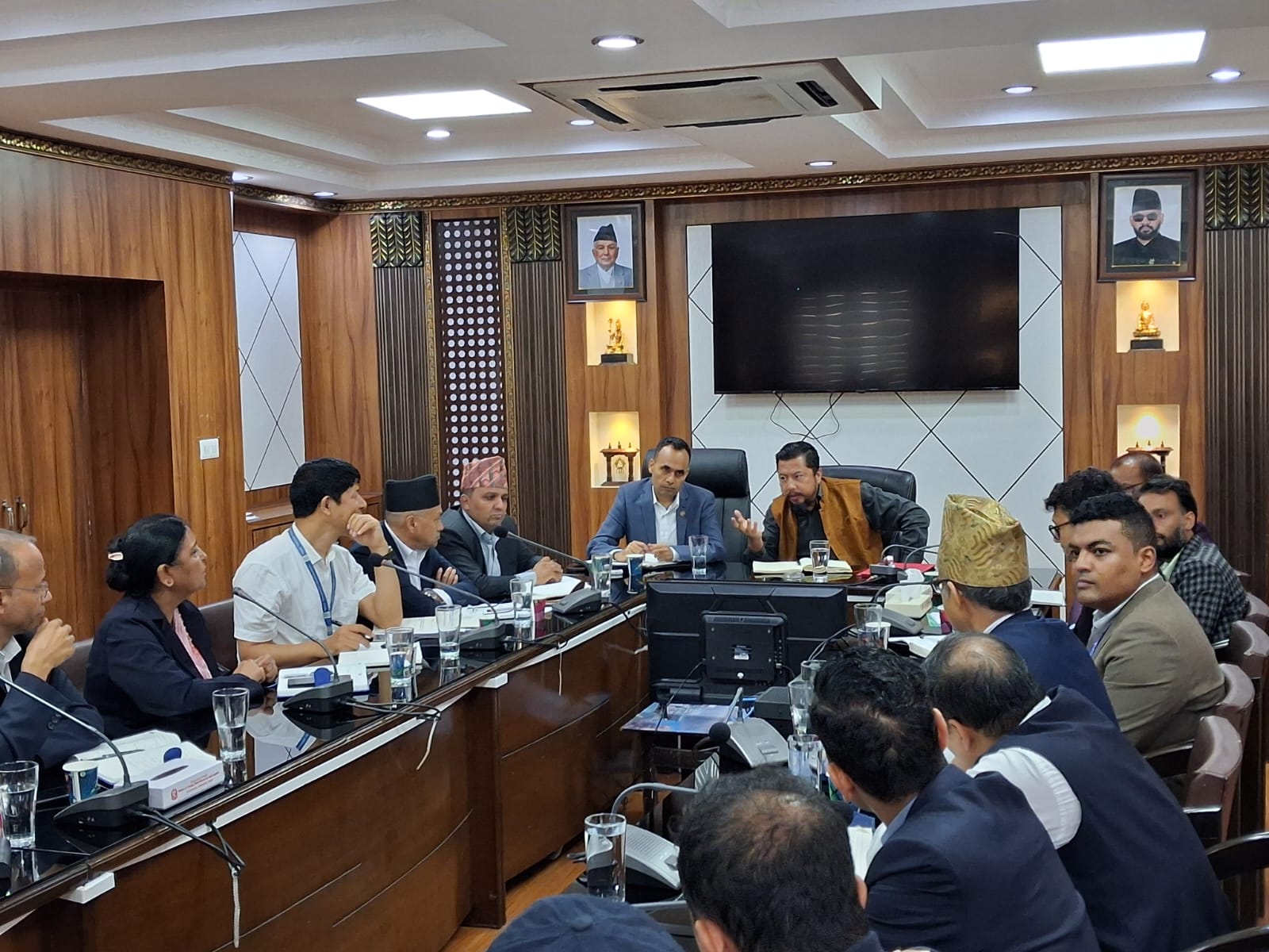 काठमाडौँमा अव्यवस्थित तार हटाउने, समय सीमाभित्रै काम सक्न सरकारको निर्देशन