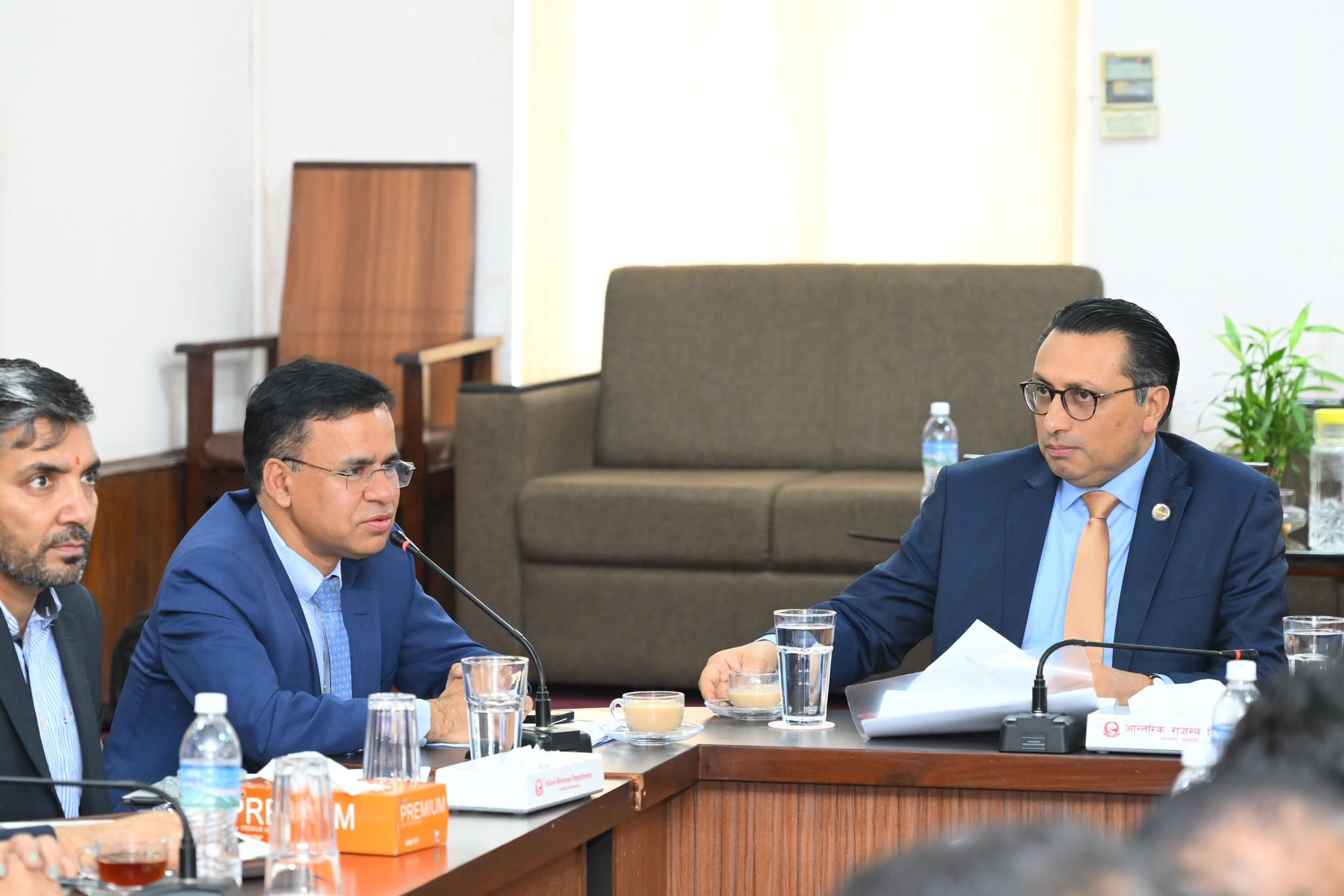 करदातालाई नतर्साउन अर्थमन्त्रीको निर्देशन