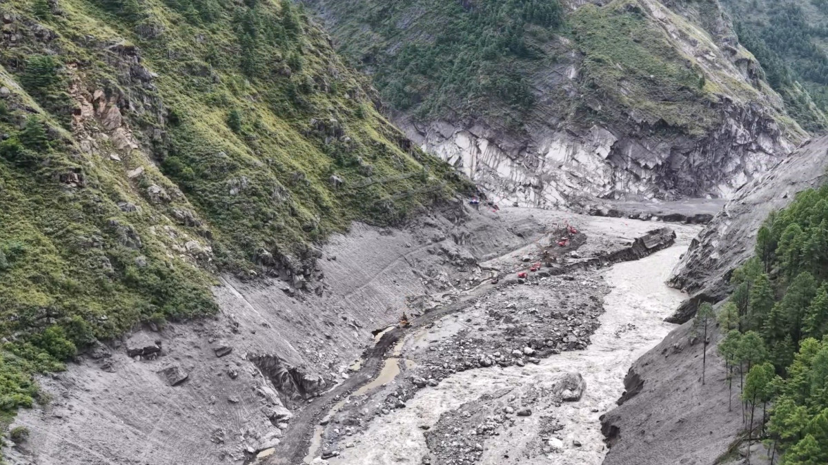 पहिरोका कारण अवरुद्ध तिब्बतको केरुङ नाका जोड्ने सडक पुनः सञ्चालन