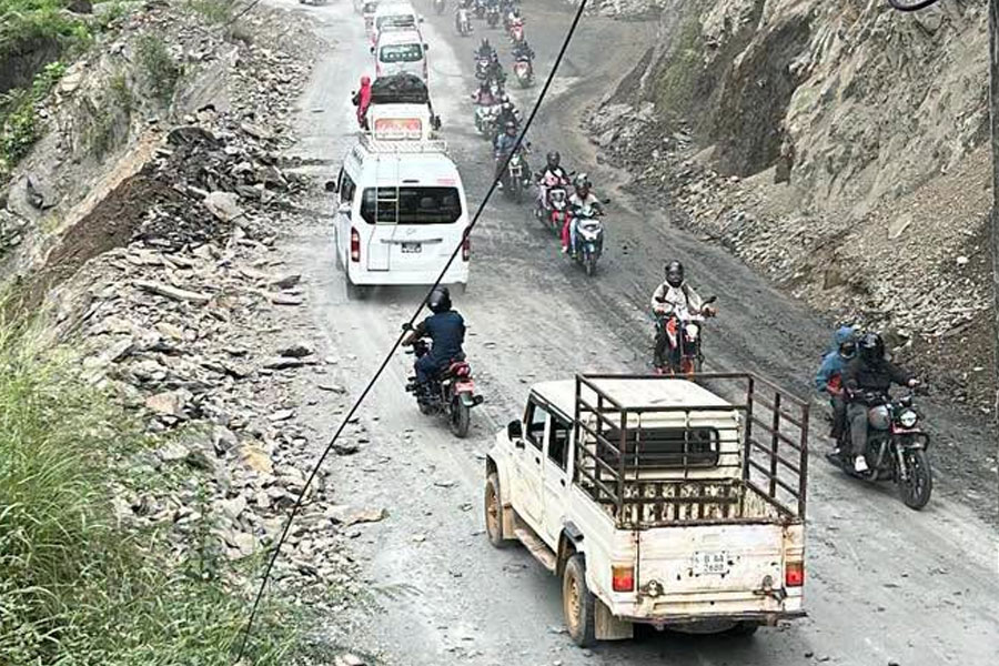 १८ दिनपछि कृष्णभीरको सडकमा दुईतर्फी यातायात सञ्चालन